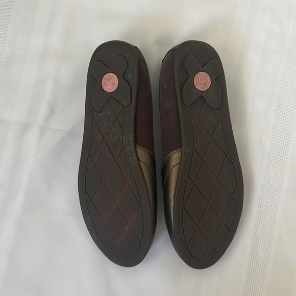 Umi | Size 4 Girls (US) Brown and Pink Heart Flats - Picture 2 of 13